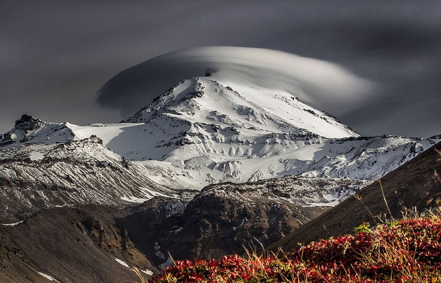 精选火山口惊现不明飞行物奇趣图片