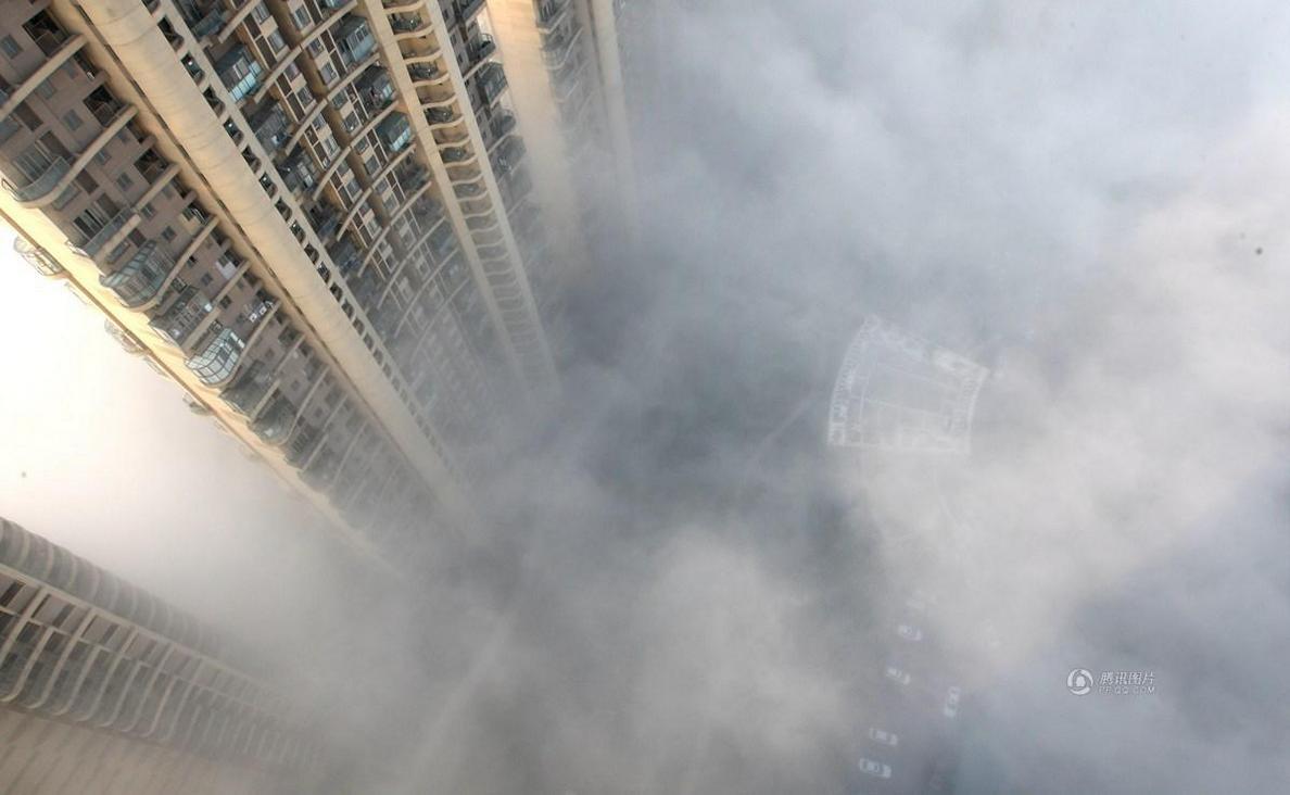 精选被迷雾掩盖的城市楼房趣图集