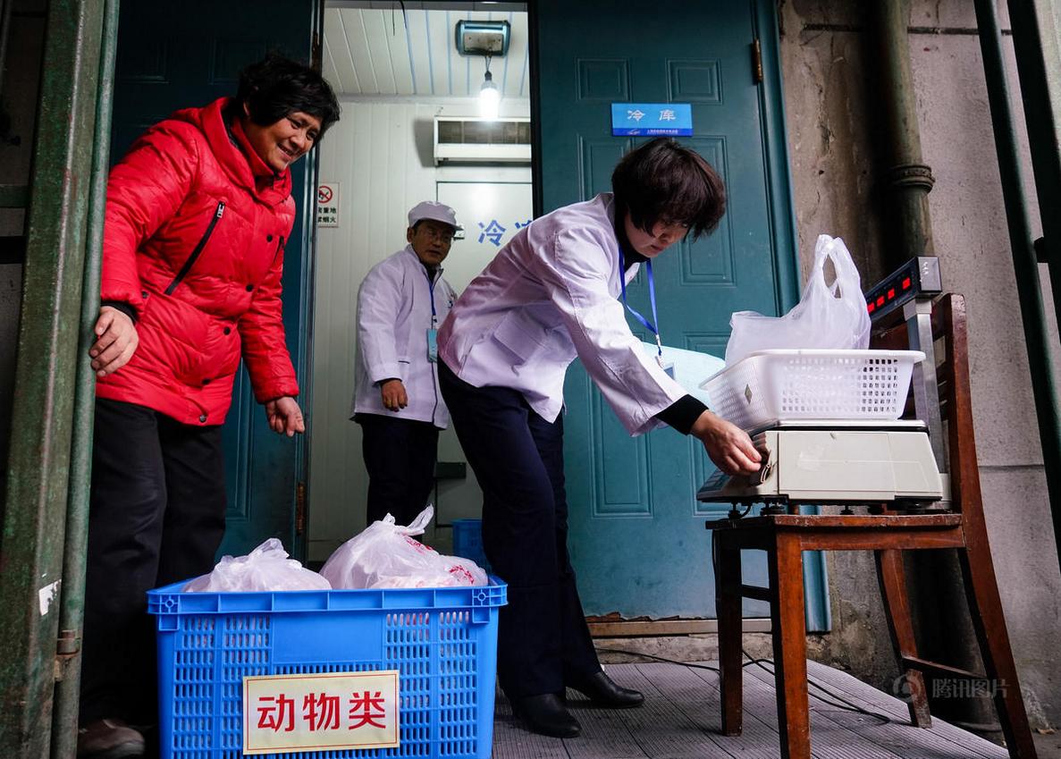 动车上高价盒饭的制作方法趣图集