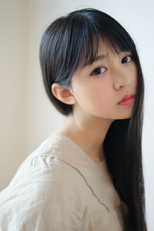 清纯长发美少女清新养眼写真图片