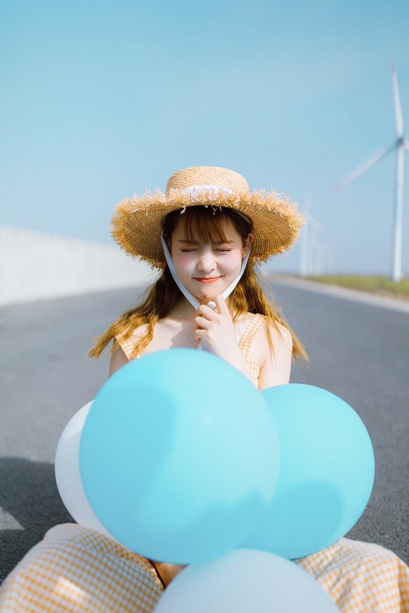夏天清秀麻花辫美女室外气球唯美写真 (2)