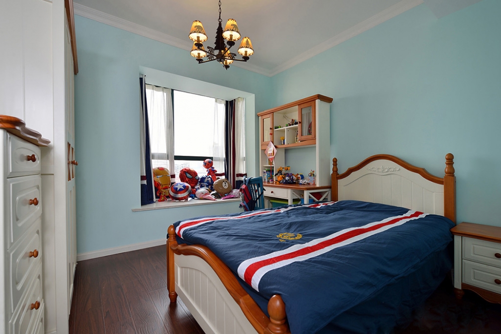 美式复古风蓝色背景儿童房间装修图片