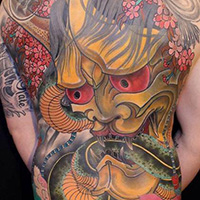 人体艺术纹身男满背彩色般若纹身图片
