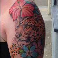 女子胳膊彩色豹子纹身图案欣赏